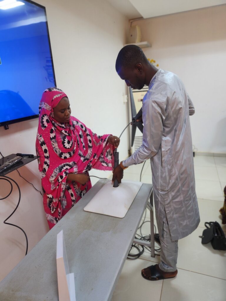 Formation sur l'Installation et Configuration de Kits Starlink_Le digital comme levier d'autonomisation économique des jeunes filles vivant à niamey (6)