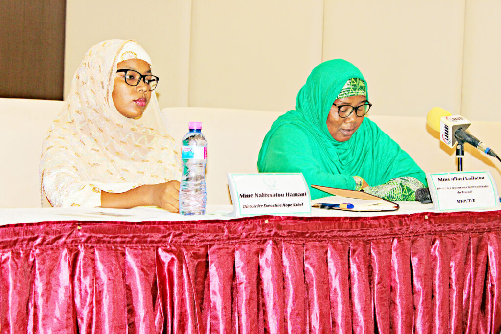 Image de la Directrice Exéctuive de Hope Sahel et de la Directrice des Normes Internationales de Travail, représentante de la Ministre de la fonction publique, du travail et de l'rmploi
