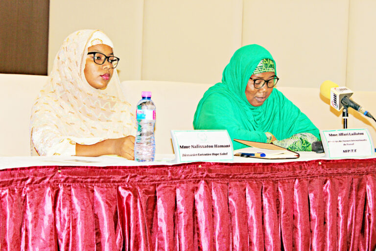 Image de la Directrice Exéctuive de Hope Sahel et de la Directrice des Normes Internationales de Travail, représentante de la Ministre de la fonction publique, du travail et de l'rmploi